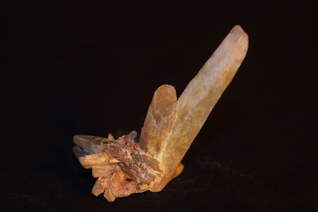 Questa è selenite, una varietà del gesso: molto più tenera della pietra di luna, con cui viene spesso confusa nei negozi